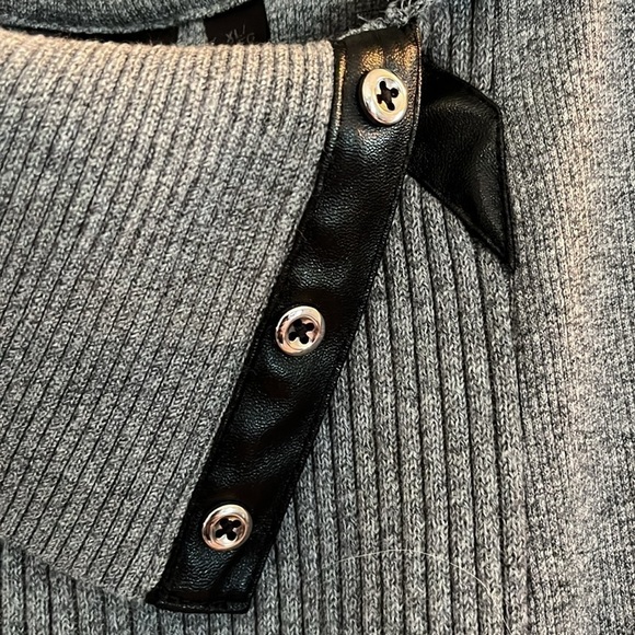 Rafaella-XL-gray-long sleeve sweater with faux leather trim, rib detailing top. - Picture 3 of 12